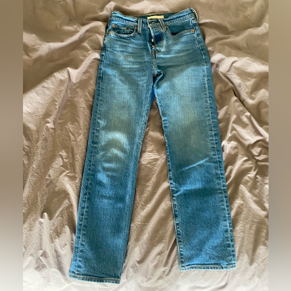 Levi’s wedgie straight jean size 25 x 28